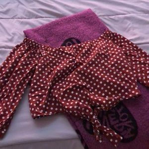 Off the shoulder polkadots crop top, tie knot